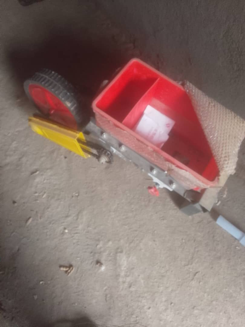 Semoir manuel utilisé pour les travaux agricoles